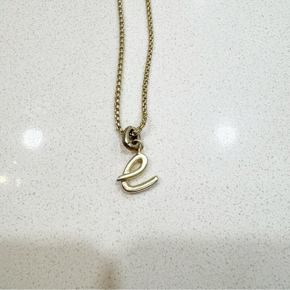 Kendra Scott Letter E Pendant Necklace Gold Lowercase - Picture 1 of 3